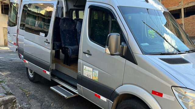 Van Sprinter 415 para fretamento